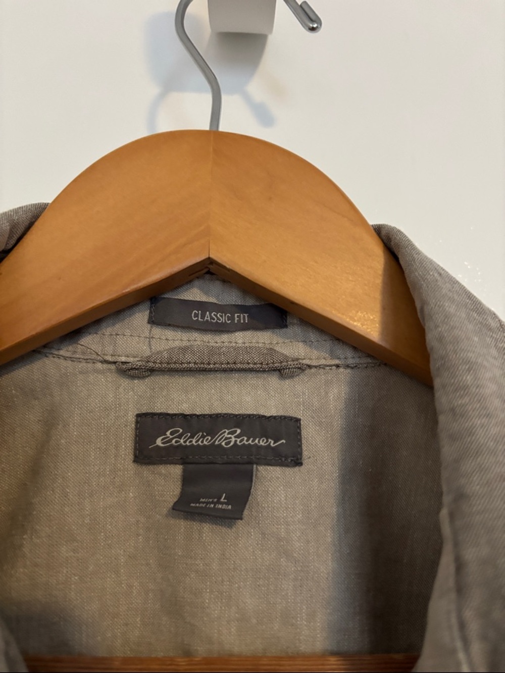 Eddie Bauer Men's Short-Sleeve Button-Down Shirt in Taupe Gray - Picture 2 of 5